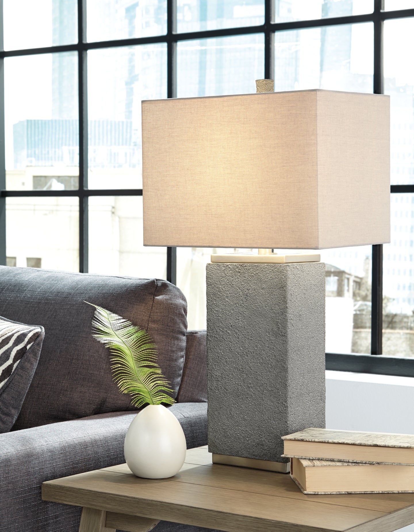 Amergin Poly Table Lamp (2/CN)